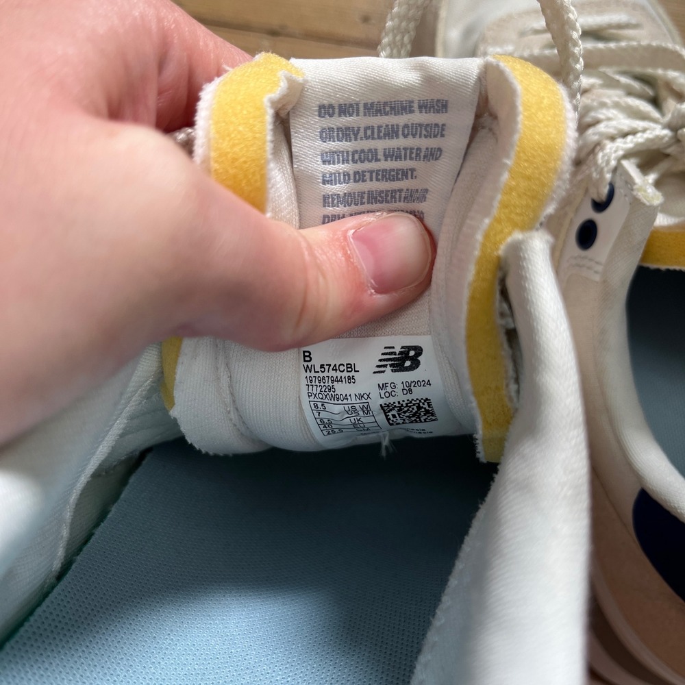 New Balance 574 Core Cream Blue Gum Suede Sneakers WL574CBL Womens 8.5 comfort - Picture 7 of 8